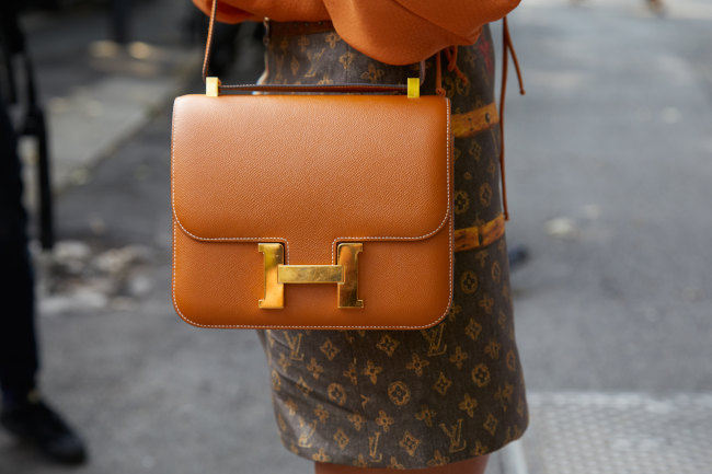 woman-with-hermes-constance-bag